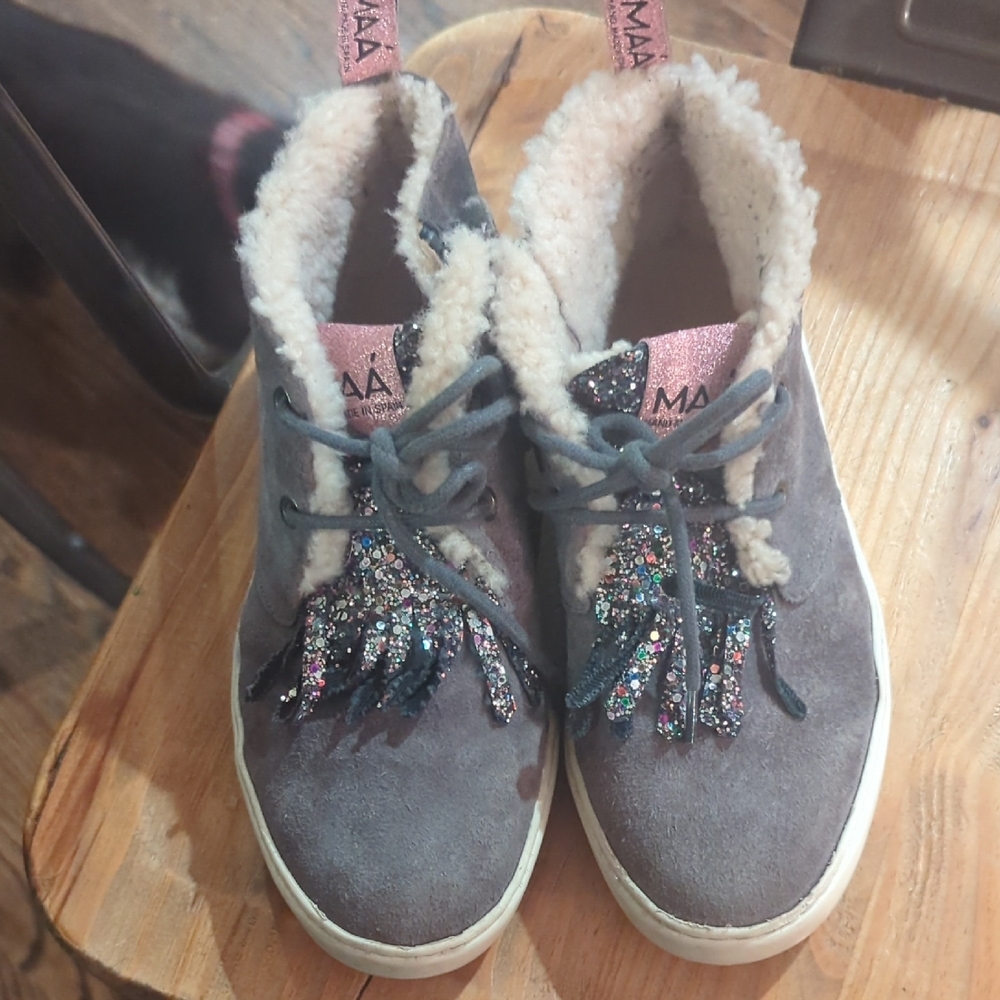 Gray Cozy Mid-Top Sneakers with Fuzzy Lining - Picture 5 of 6